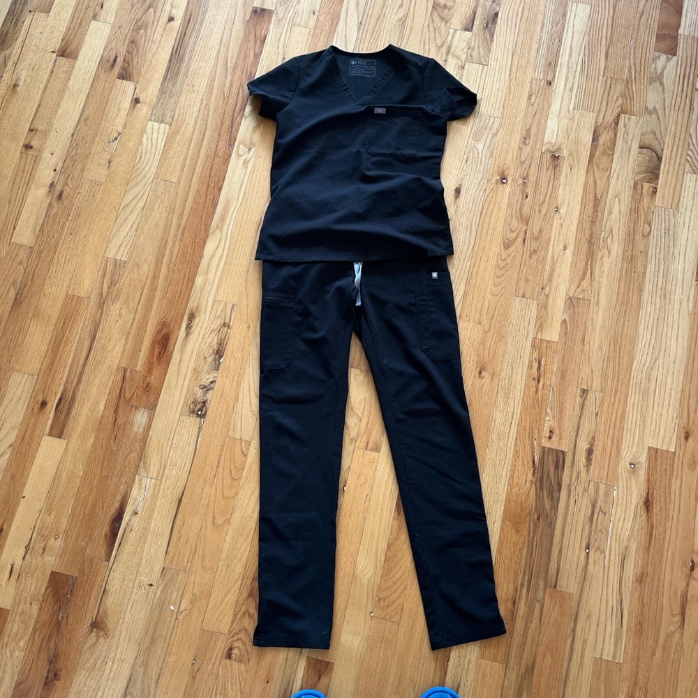 FIGS Women's Black Straight Leg Scrub Set